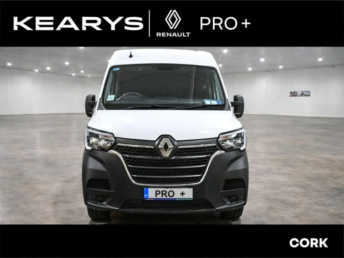 Renault Master FWD LM35 Blue dCi 135 Business MY22 - Image 2