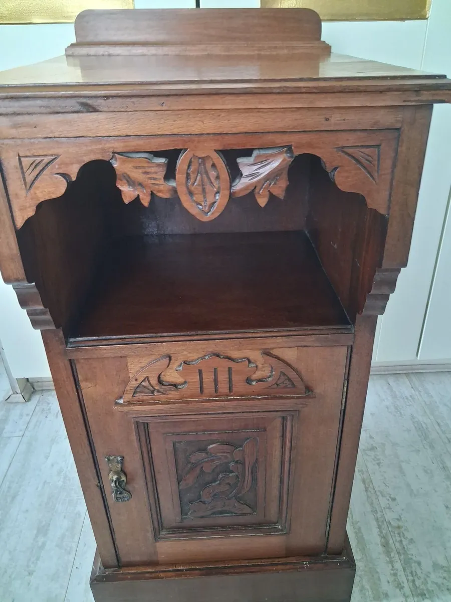 Antique carved bedside cabinet - Image 3