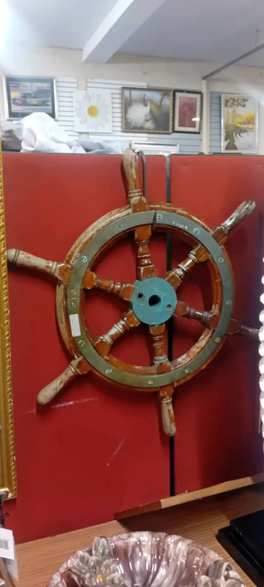 Small Vintage Shipz Wheel