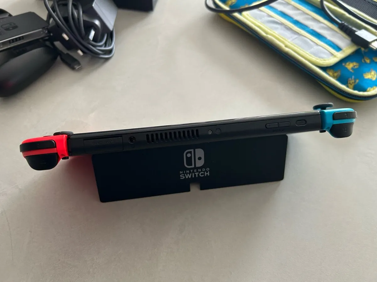 Nintendo Switch OLED - Image 2