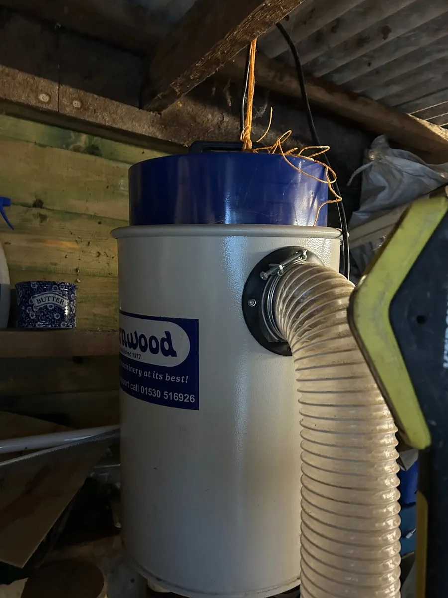 Woodwork dust extractor - Image 1