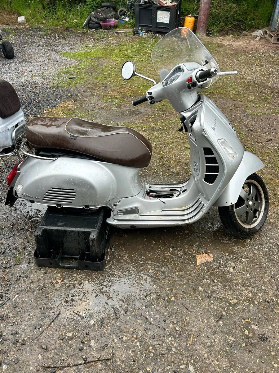 2016 Vespa GTS300 project scooter - Image 2