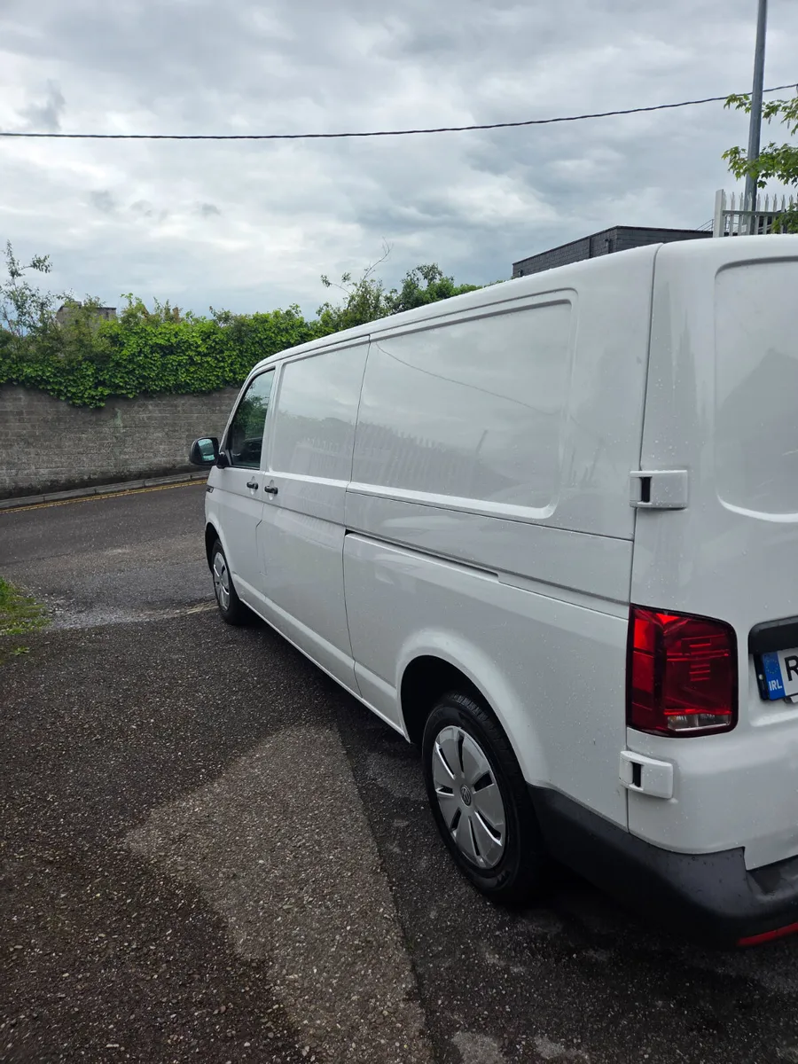 🔥22 VW TRANSPORTER WITH A/C🔥 - Image 4