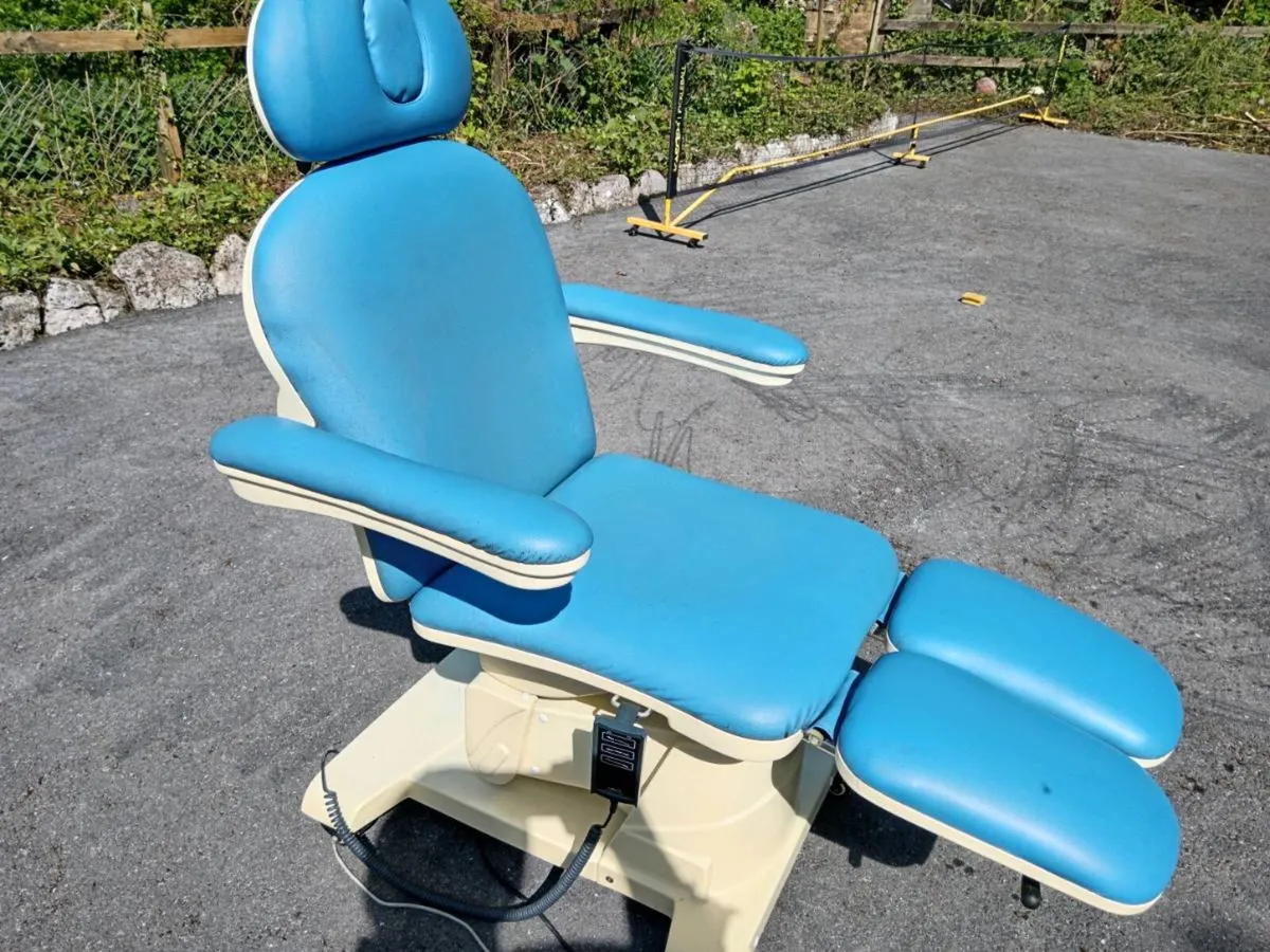 Treatment Chair Chiropody Podiatry Massage - Image 4