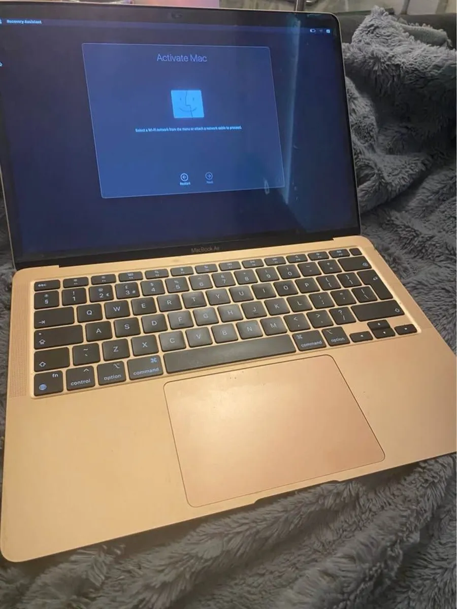 Apple MacBook Air M1 – 13” – 2020 – Gold - Image 4