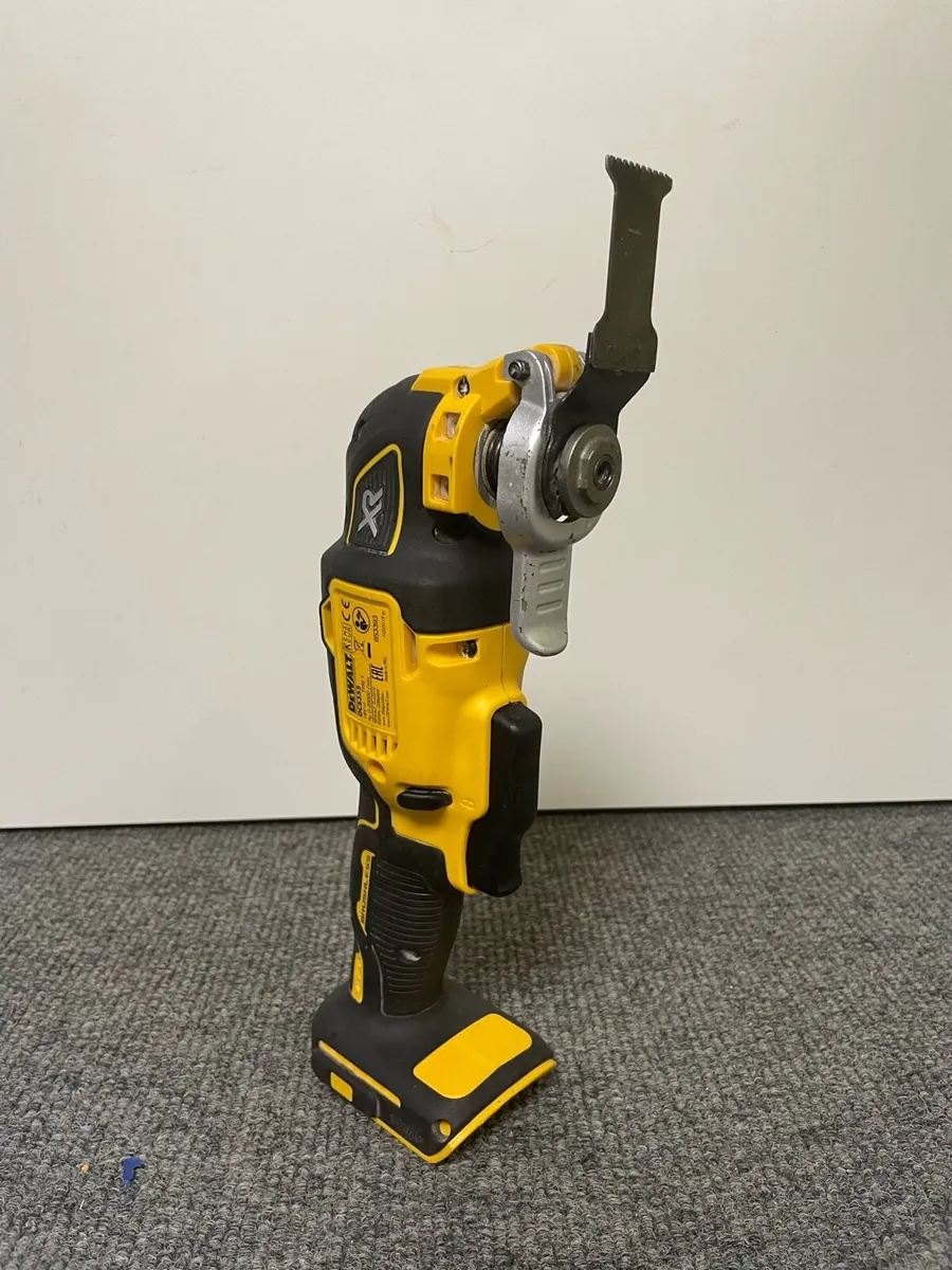 Dewalt 18V XR Brushless Oscillating Multi Tool - Image 1