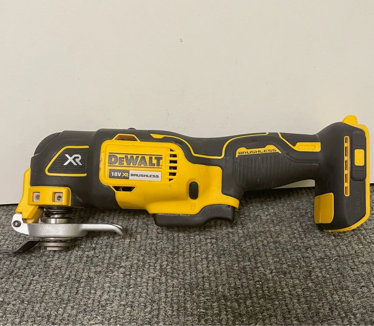 Dewalt 18V XR Brushless Oscillating Multi Tool - Image 4
