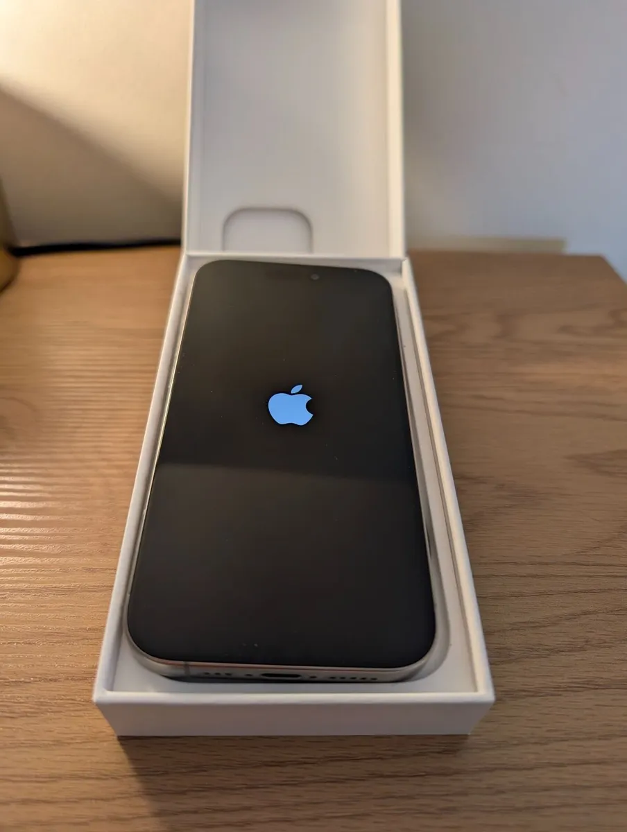 iPhone 15 Pro - 89% Battery - Image 2
