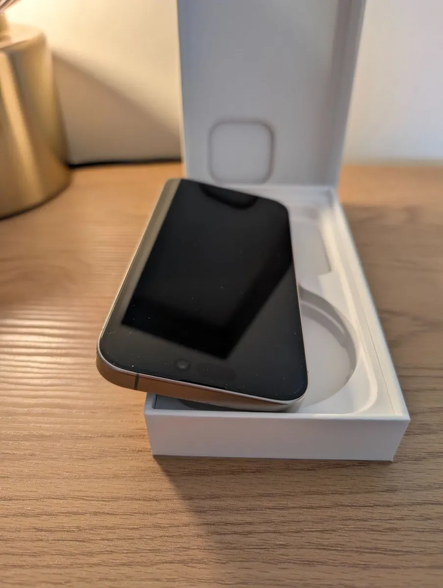 iPhone 15 Pro - 89% Battery - Image 3