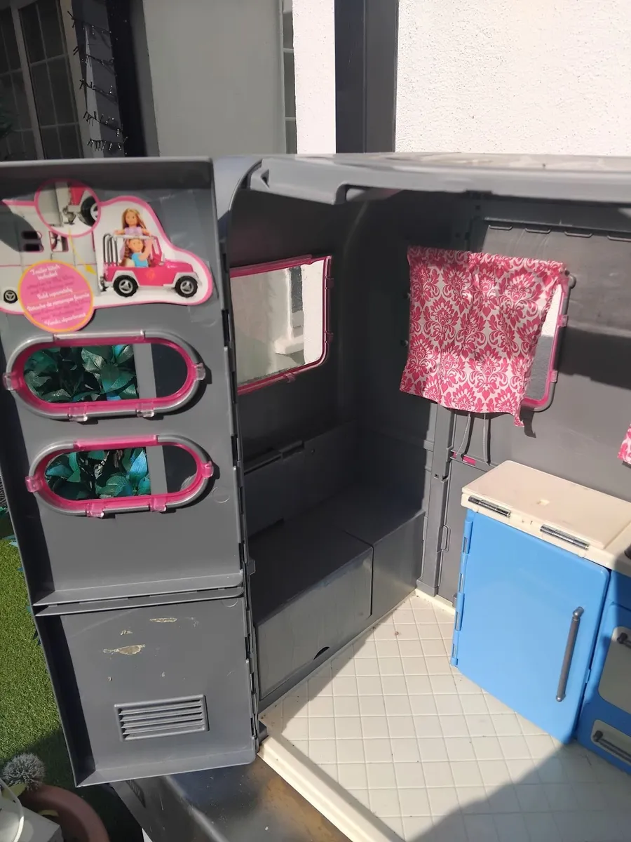 Dolls house/caravan - Image 3