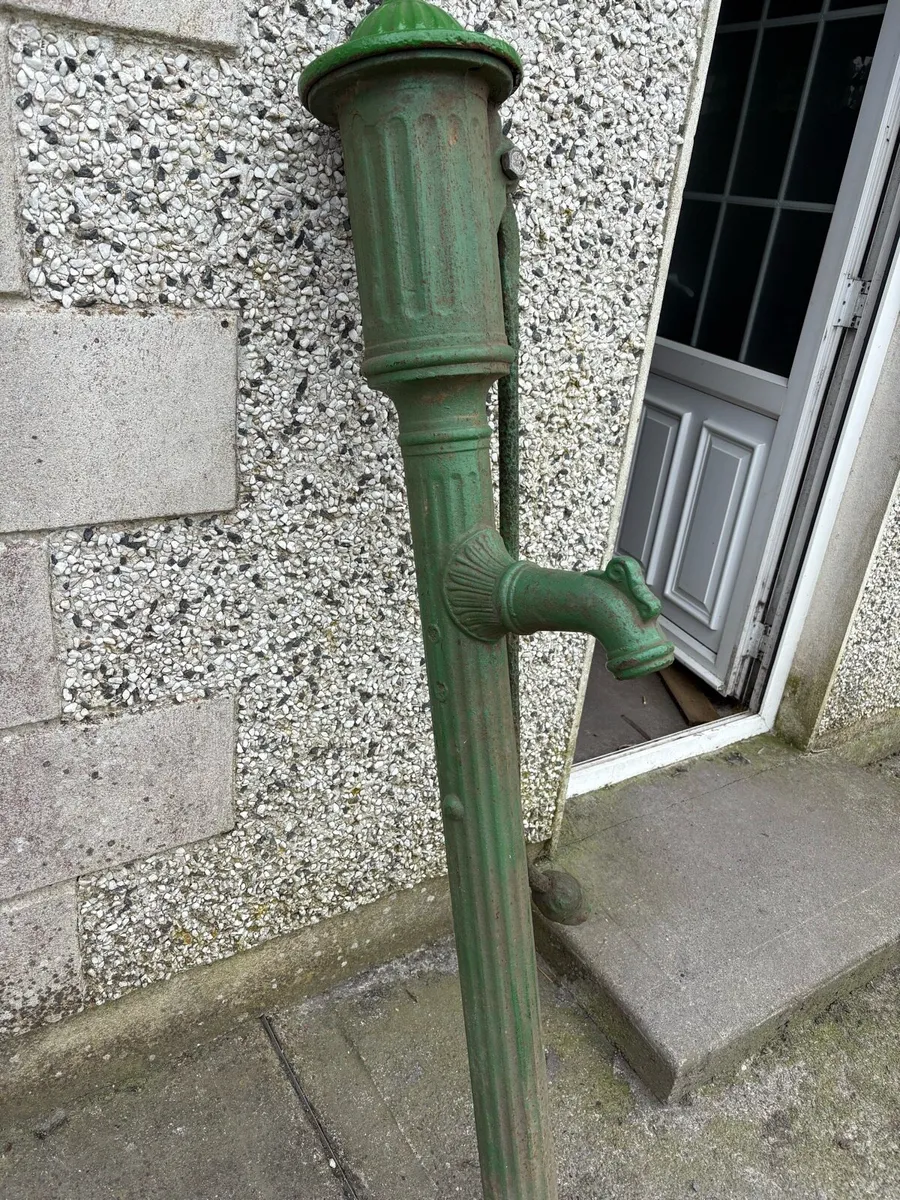 Vintage pump - Image 4