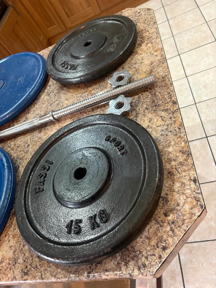 100KG OF METAL GYM WEIGHTS + 7KG SOLID STEEL BAR! - Image 2