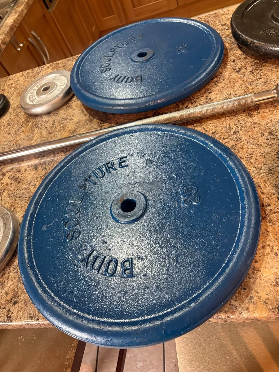 100KG OF METAL GYM WEIGHTS + 7KG SOLID STEEL BAR! - Image 3
