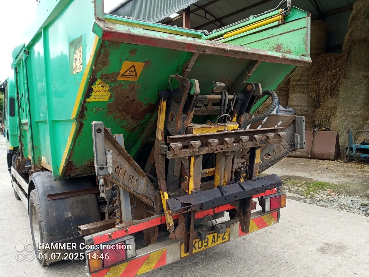 ISUZU BIN Lorry - Image 2