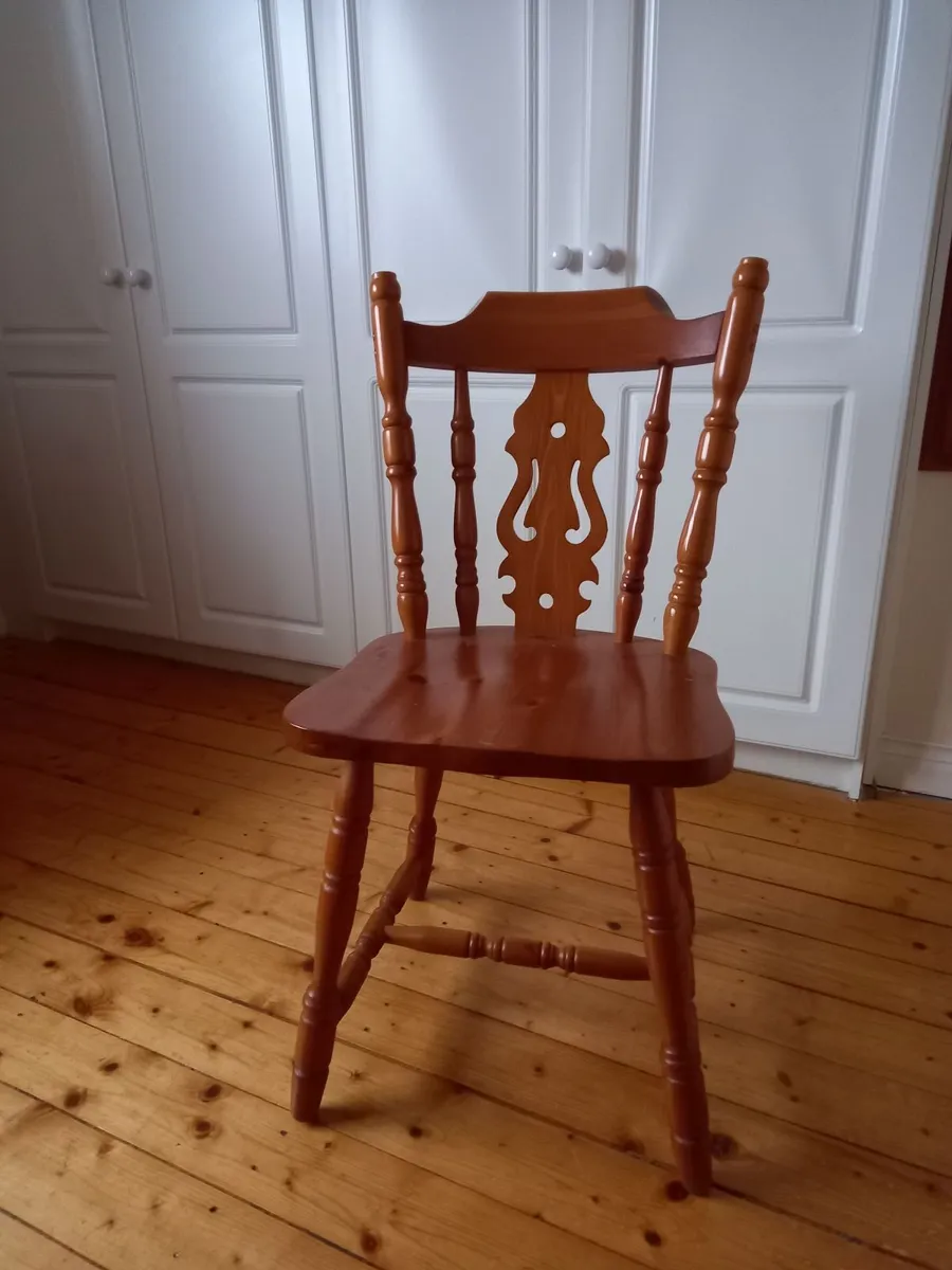 4 pine chairs - Image 1