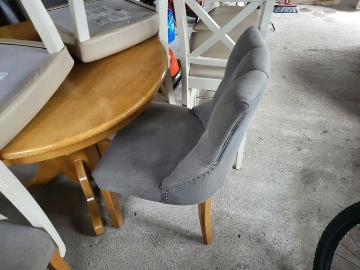 Kitchen Table and 4 chairs - Image 3