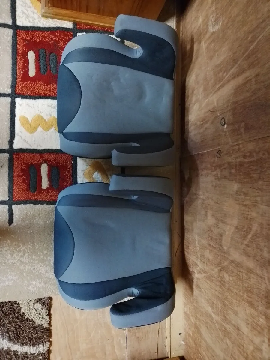 Booster seats - Image 1