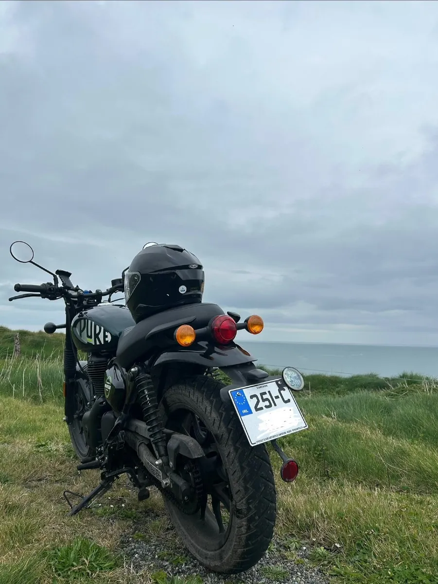 ROYAL ENFIELD 2025 - Image 1