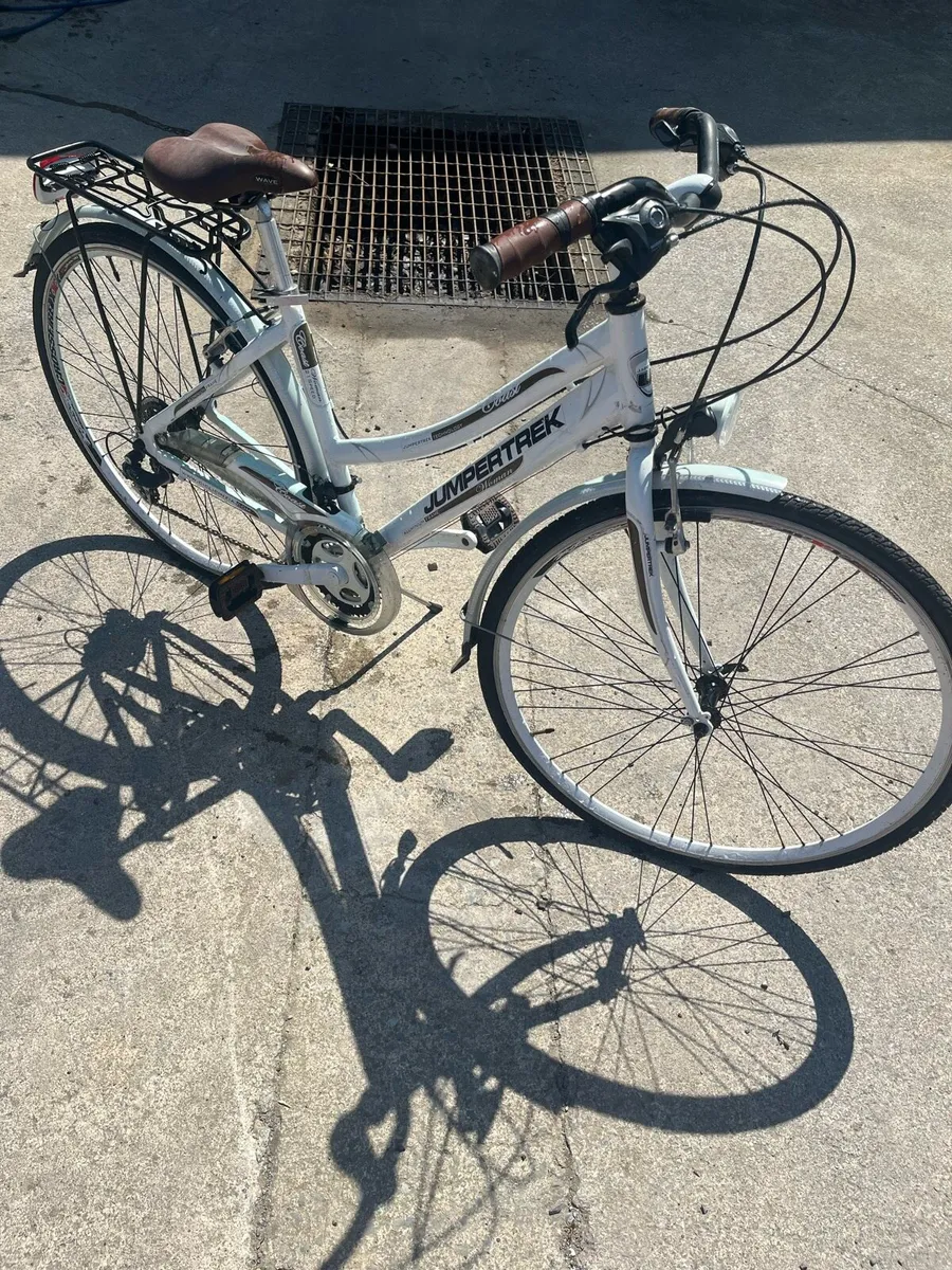 Ladies bicycle - Image 2