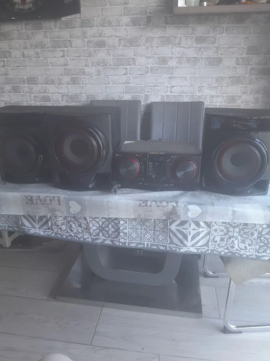Lg 720 watt bluetooth - Image 1