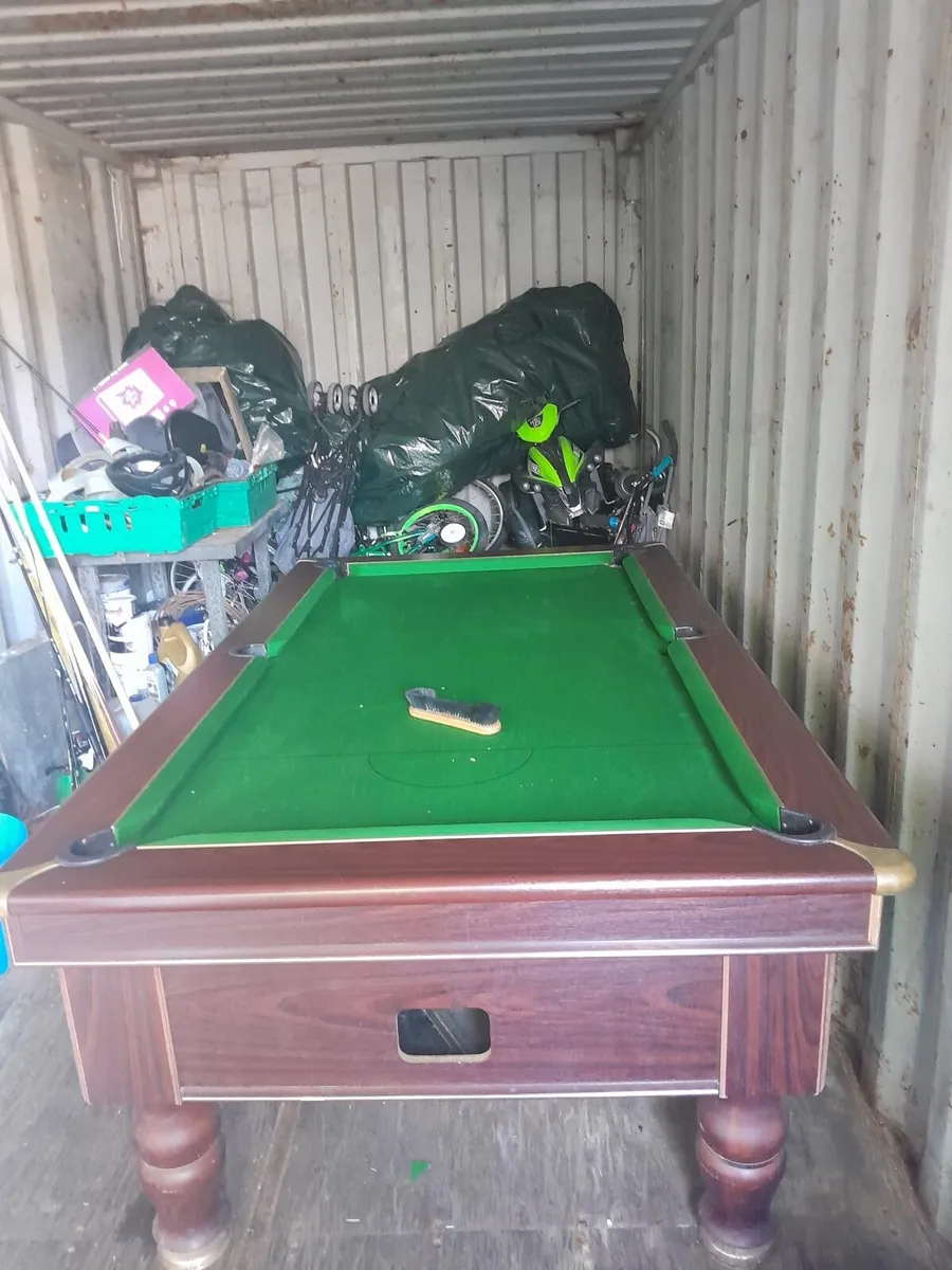 Pool table - Image 1
