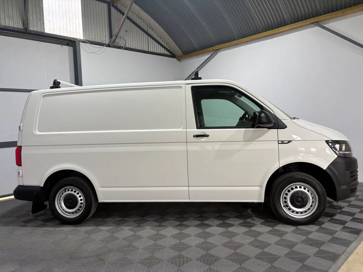 2018 Volkswagen Transporter T6 2.0 TDi 150 Bhp - Image 3