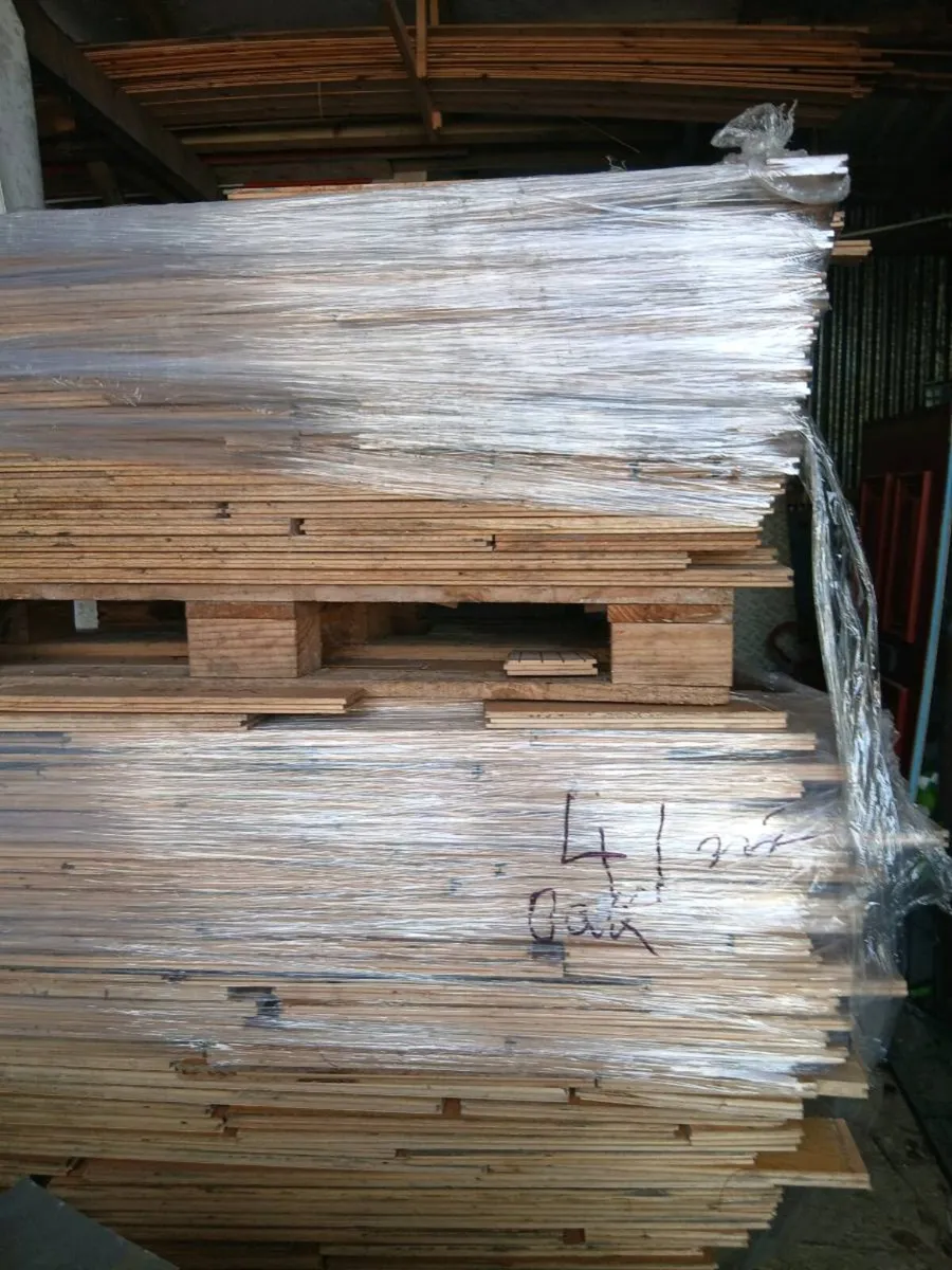 Oak flooring - Image 1