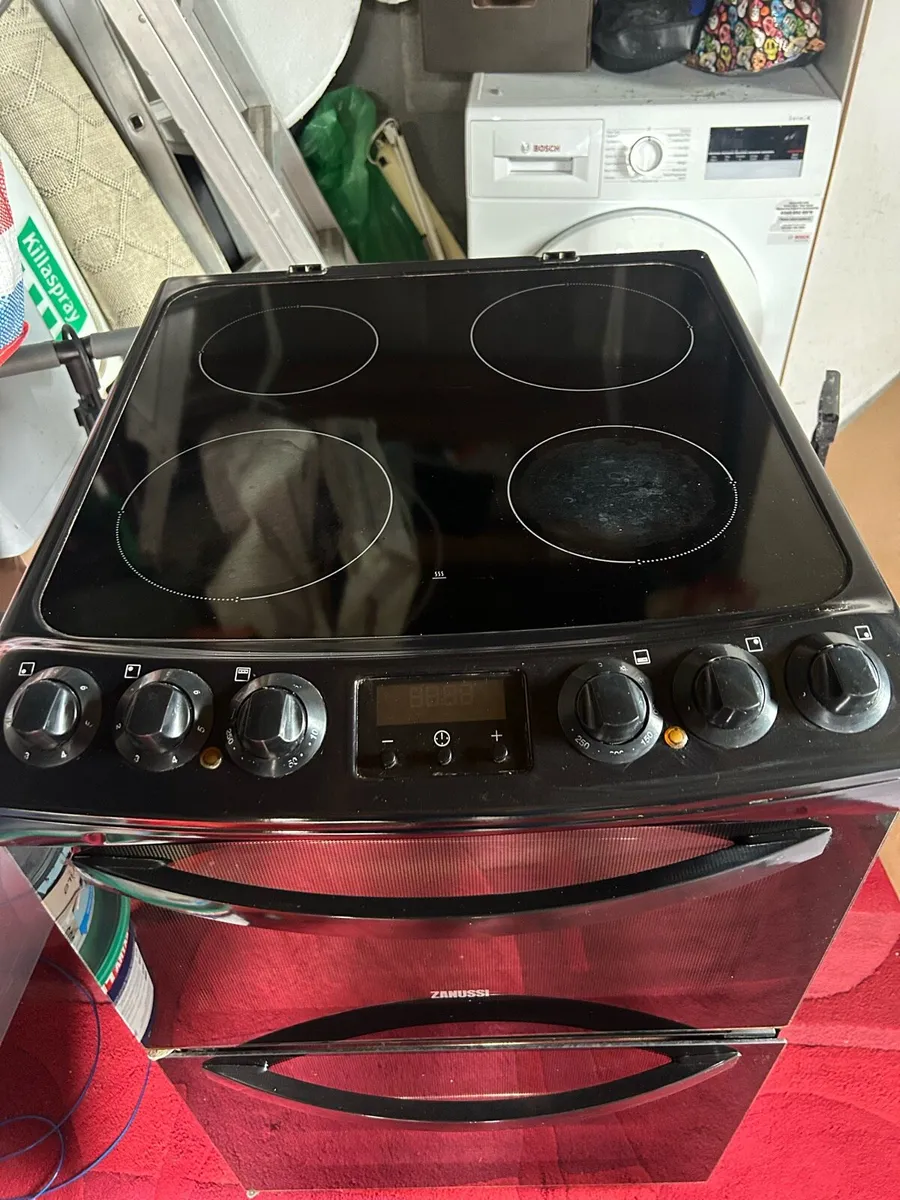 Zanussi freestanding double oven - Image 1