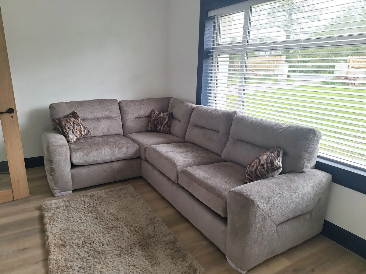 SOFA - Image 1