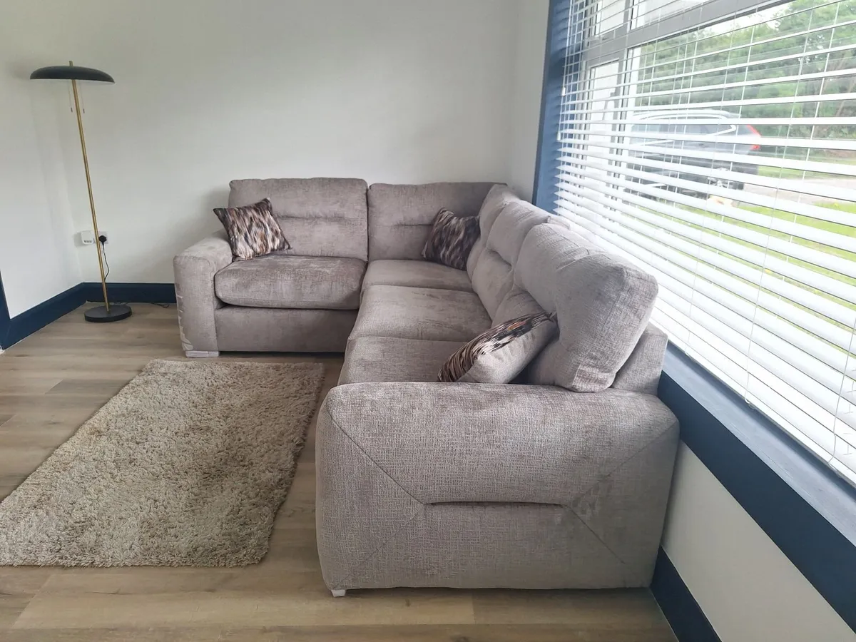 SOFA - Image 2