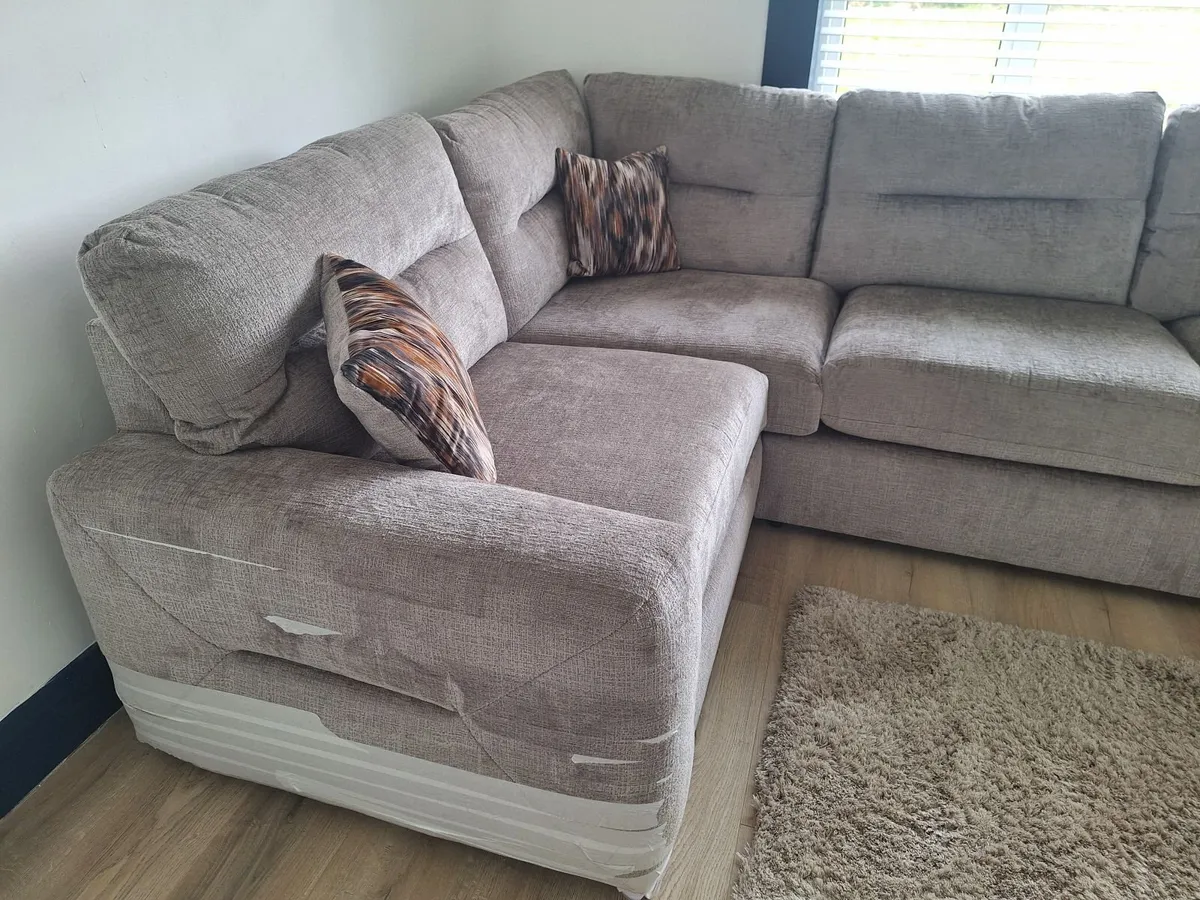 SOFA - Image 3