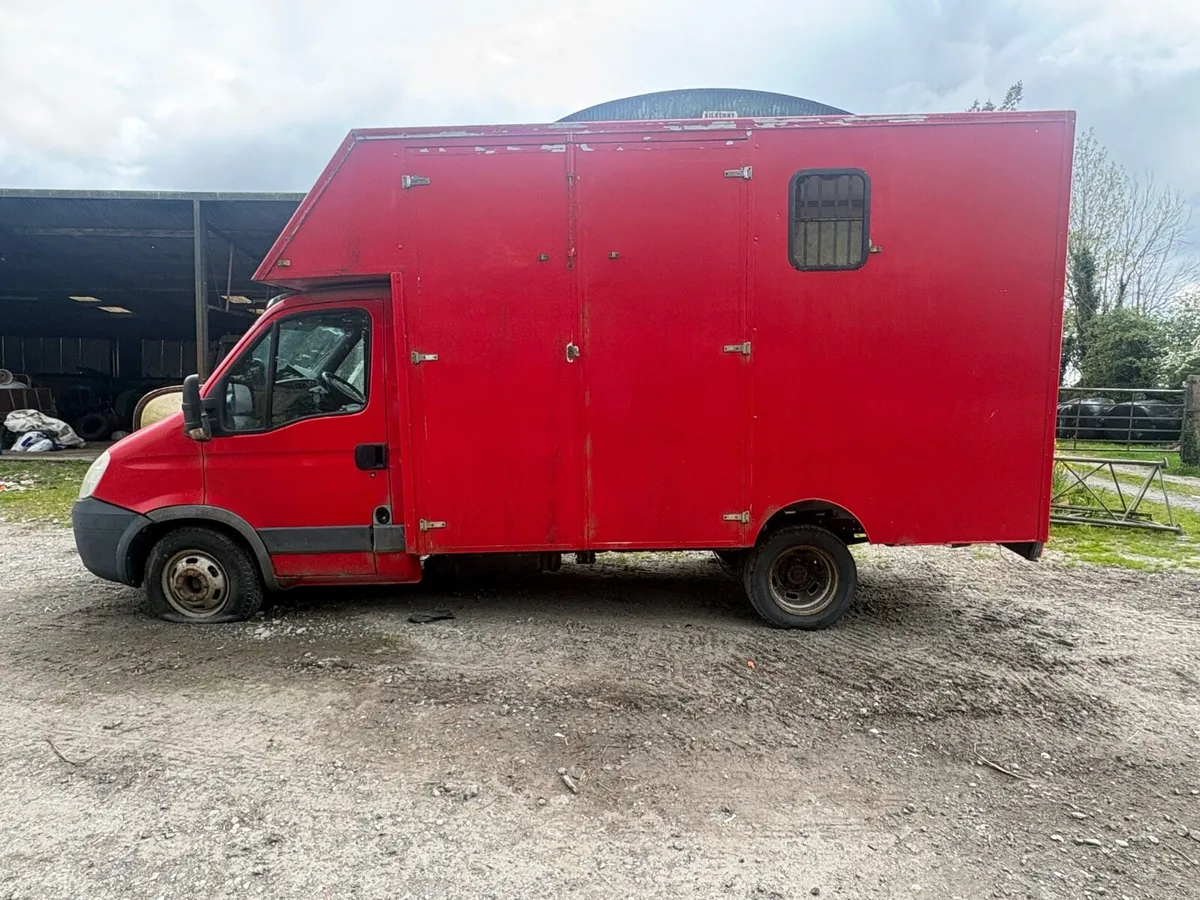 Iveco horse lorry - Image 1