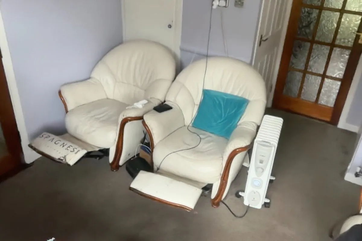 3 single reclining chairs. - Image 1