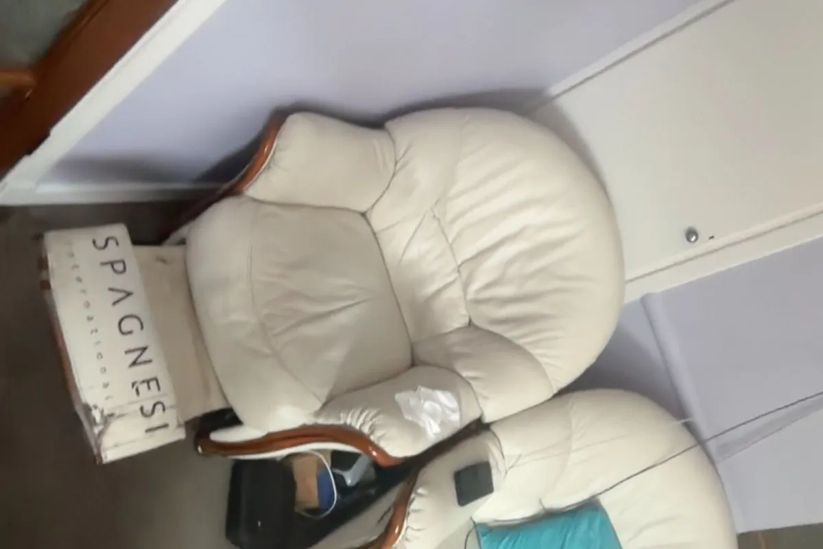 3 single reclining chairs. - Image 2