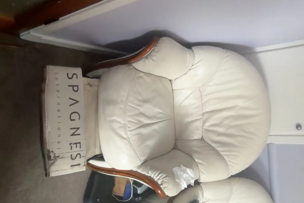 3 single reclining chairs. - Image 3