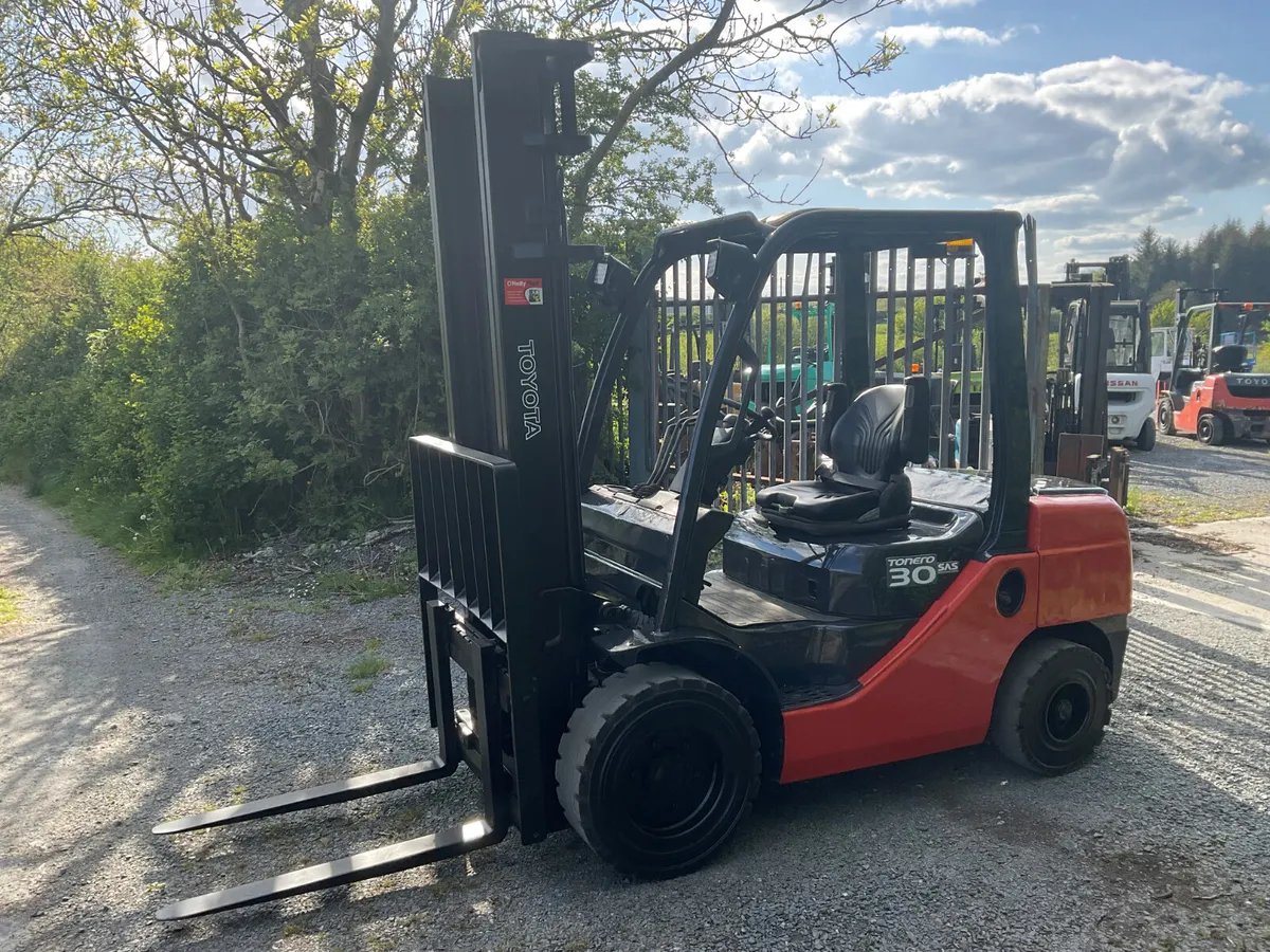 FORKLIFT - Image 1
