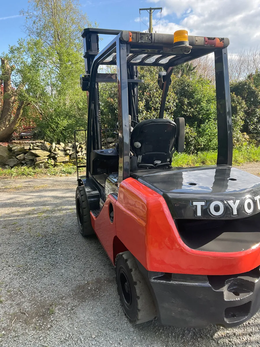 FORKLIFT - Image 4