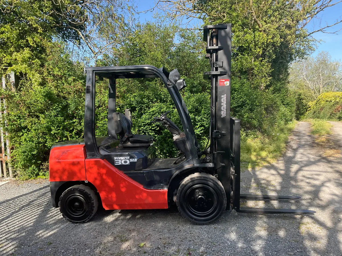 FORKLIFT - Image 2