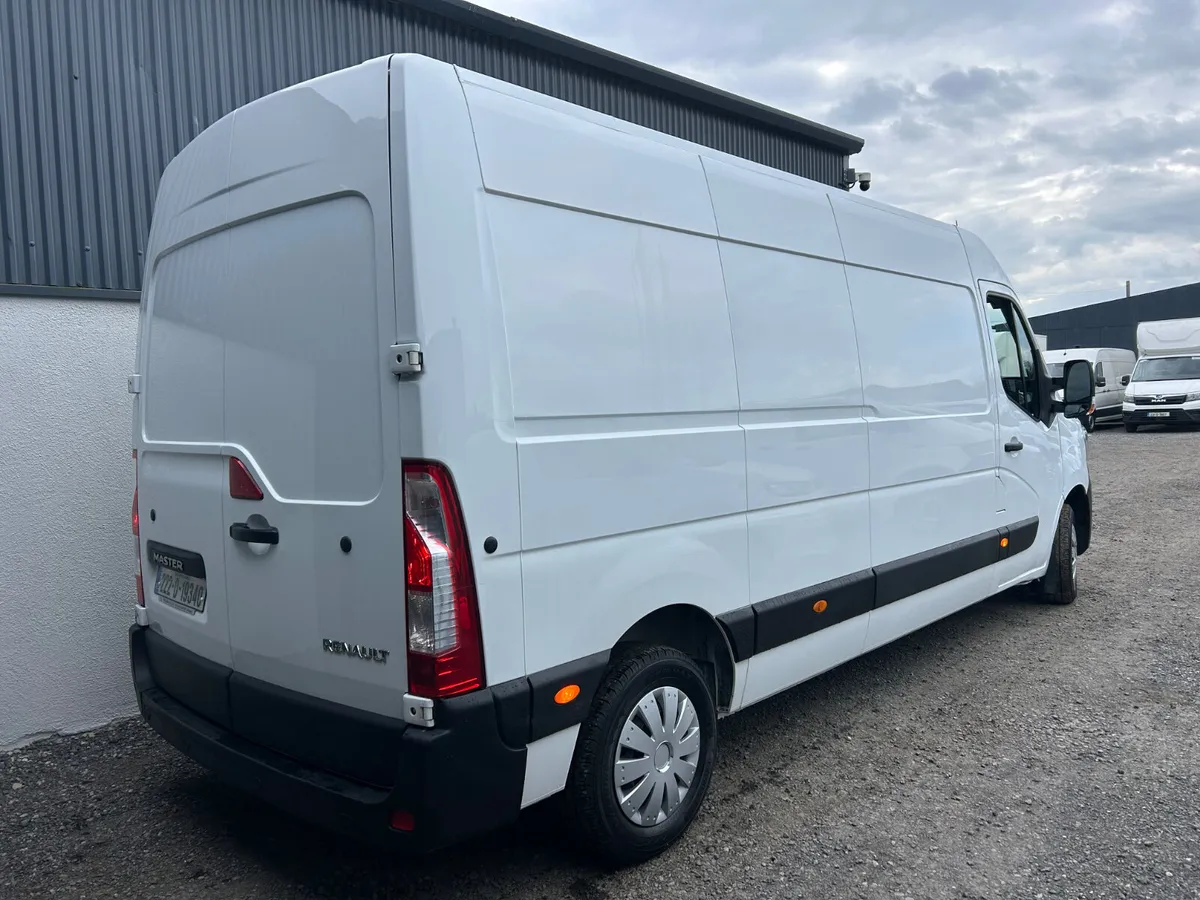 2022 Renault Master ‘ Manufactures warranty 10/27 - Image 3