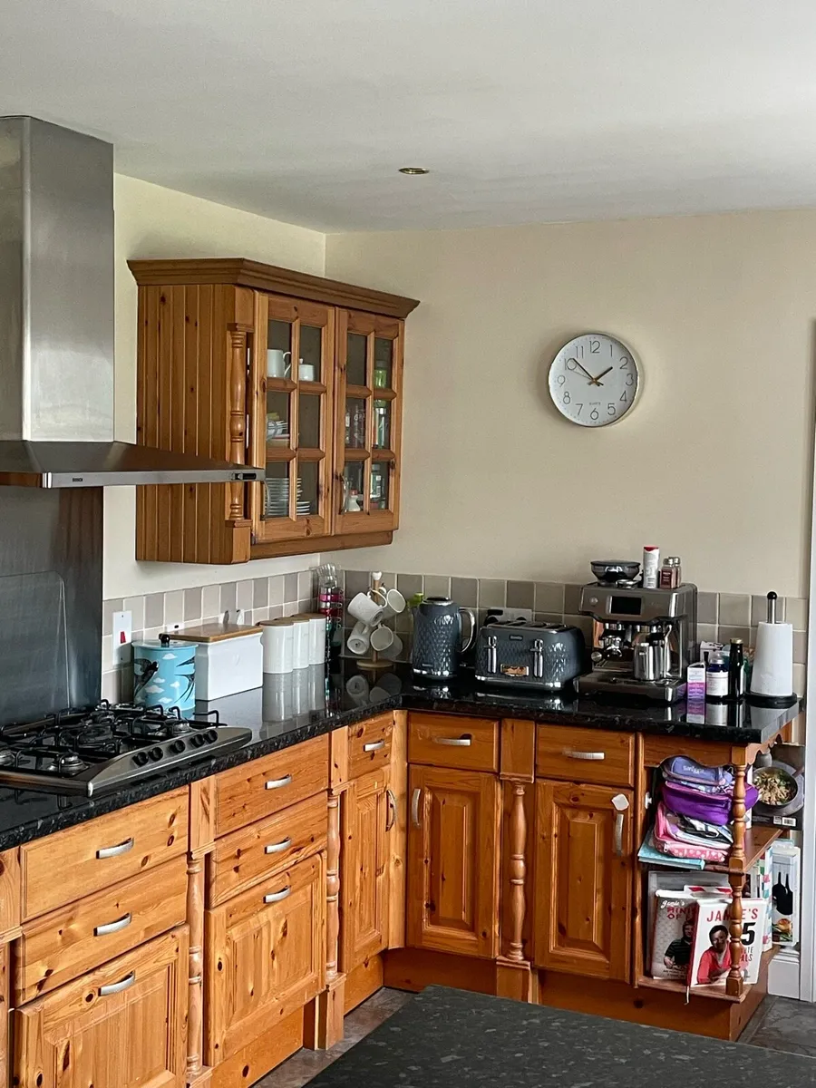 Solid wooden Schreiber kitchen & appliances - Image 2