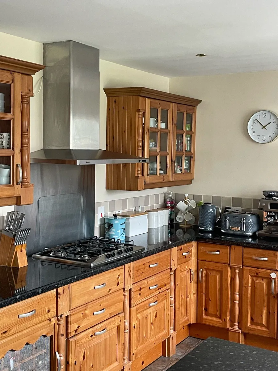 Solid wooden Schreiber kitchen & appliances - Image 3