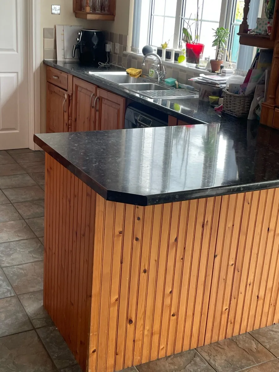 Solid wooden Schreiber kitchen & appliances - Image 4