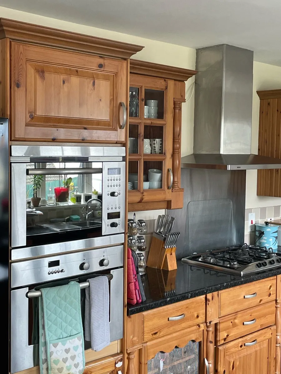 Solid wooden Schreiber kitchen & appliances - Image 1