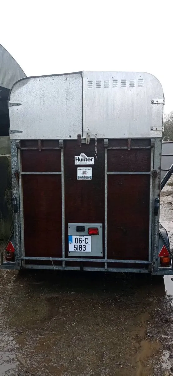 Horse box - Image 1
