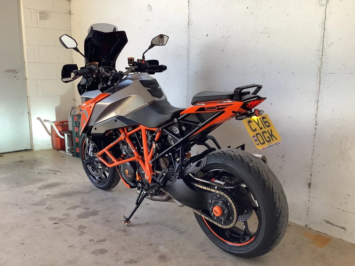 KTM 1290  Superduke GT 2016 - Image 2