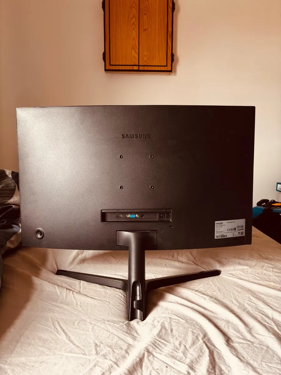 Samsung 1500r curved monitor - Image 2