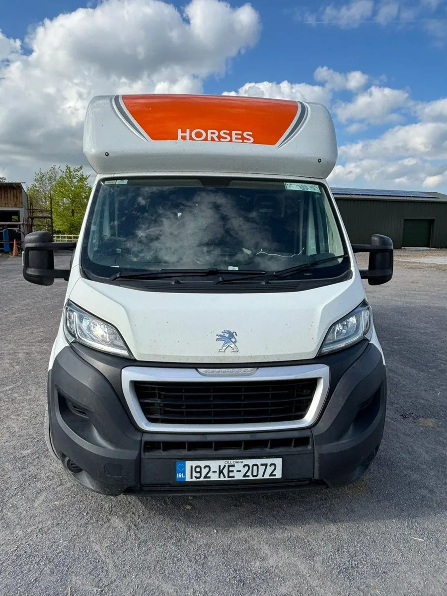 Horse truck - Image 1