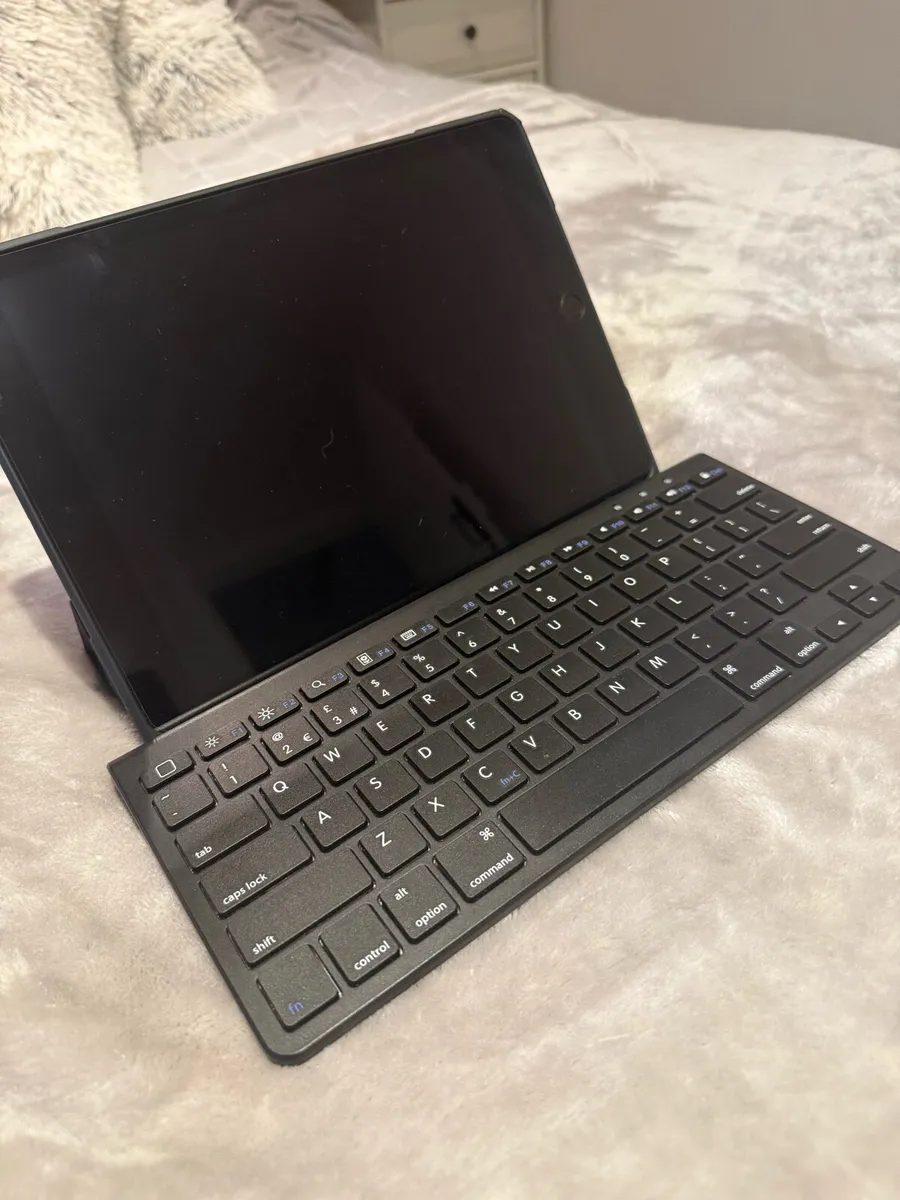 iPad 9th generation 64gb - Image 2