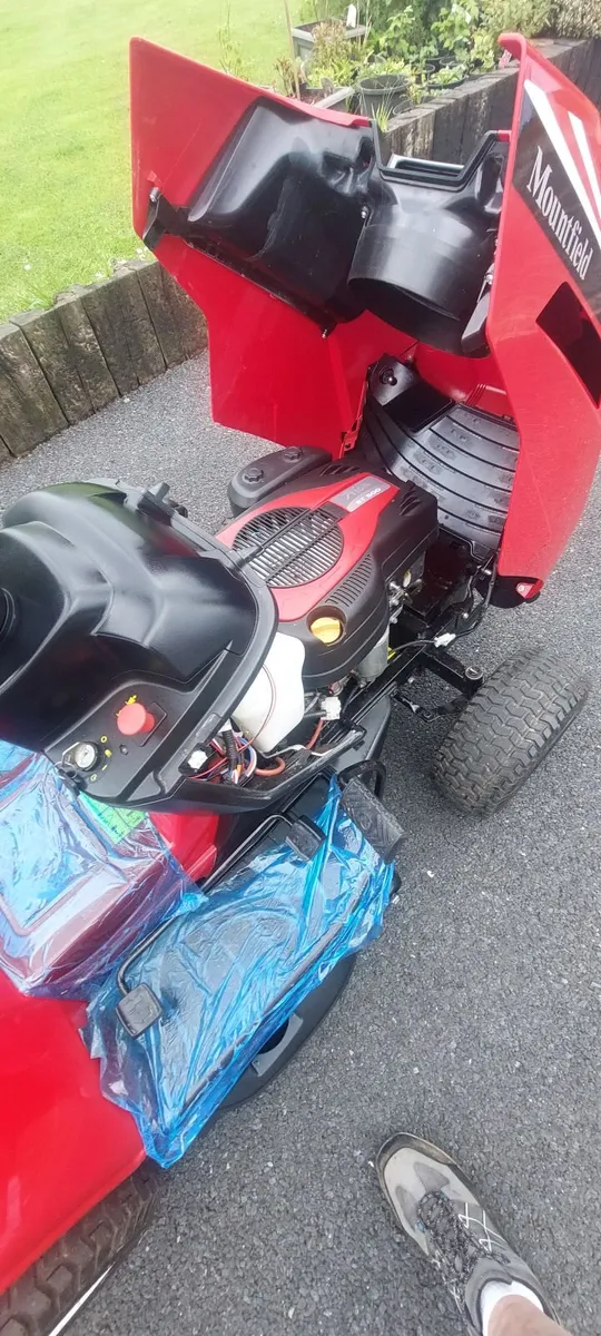 Mountfield 1530H Ride On lawnmower - Image 2