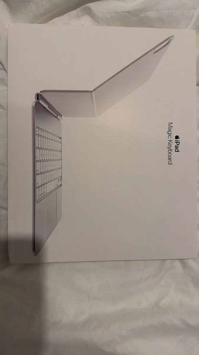 Magic Keyboard iPad Pro 13-inch M4/M5 White sealed - Image 1